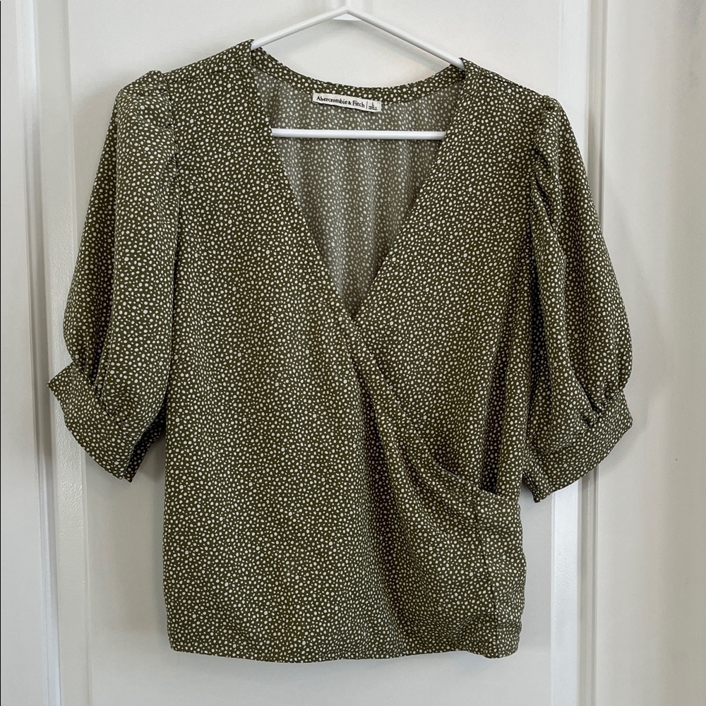 Abercrombie & Fitch olive print wrap top size lg
